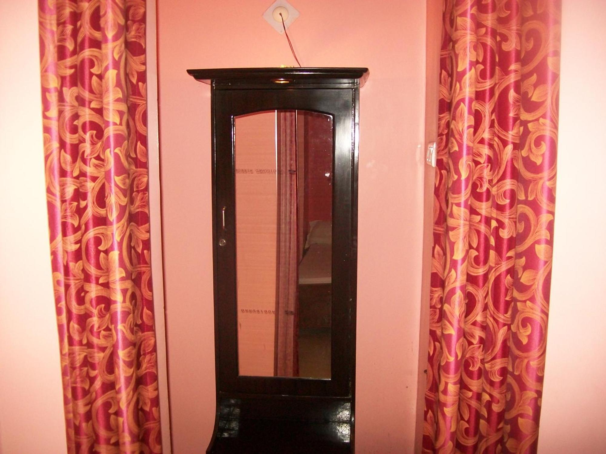 Hotel Viraat Inn Gajá Kültér fotó