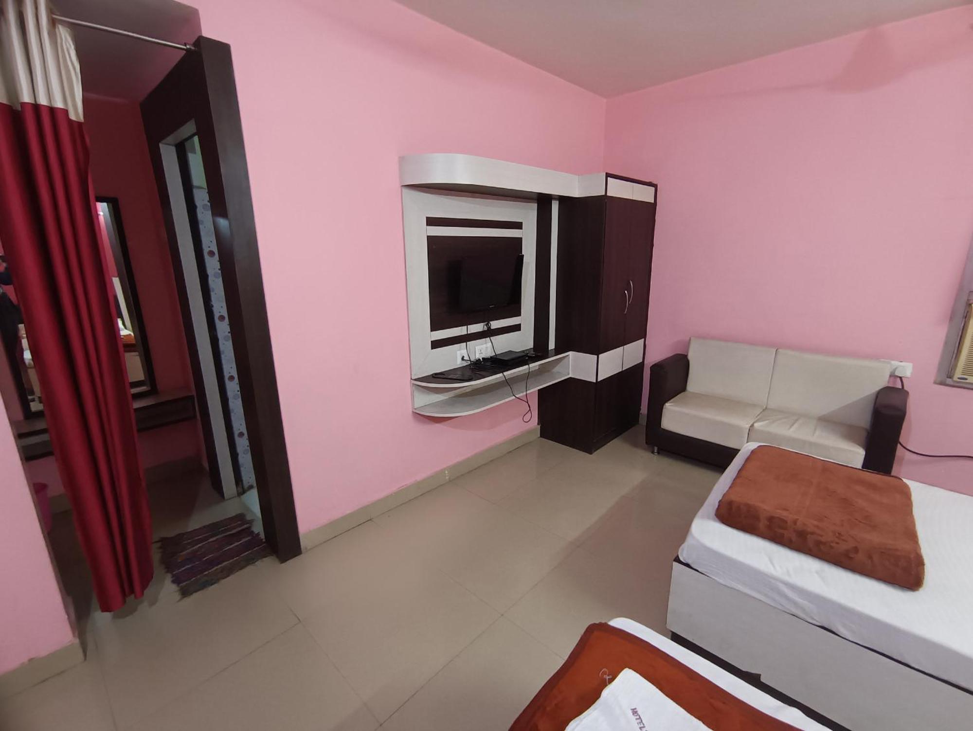 Hotel Viraat Inn Gajá Kültér fotó